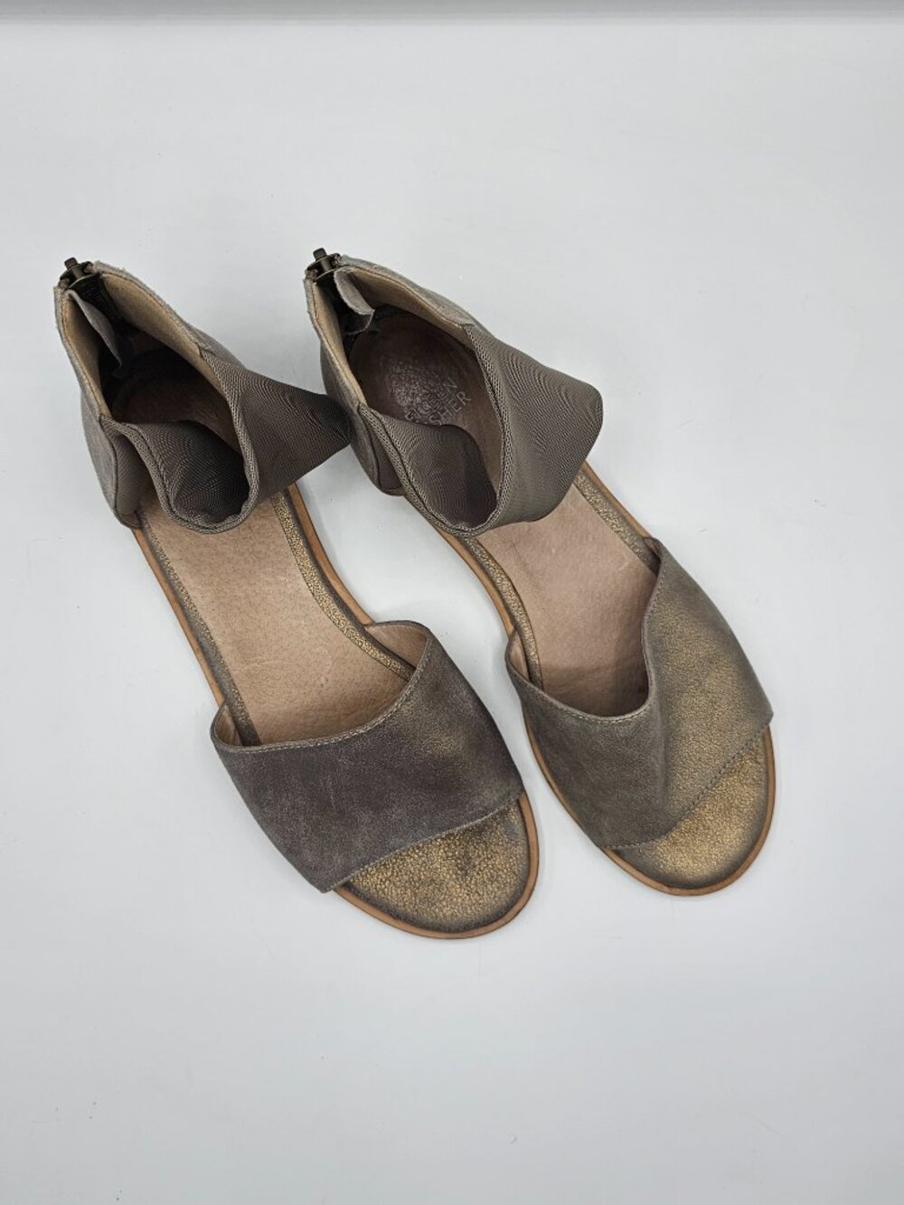 Eileen Fisher Sign Ankle Band Flat Sandals | Gold Tone | Women’s Size 9